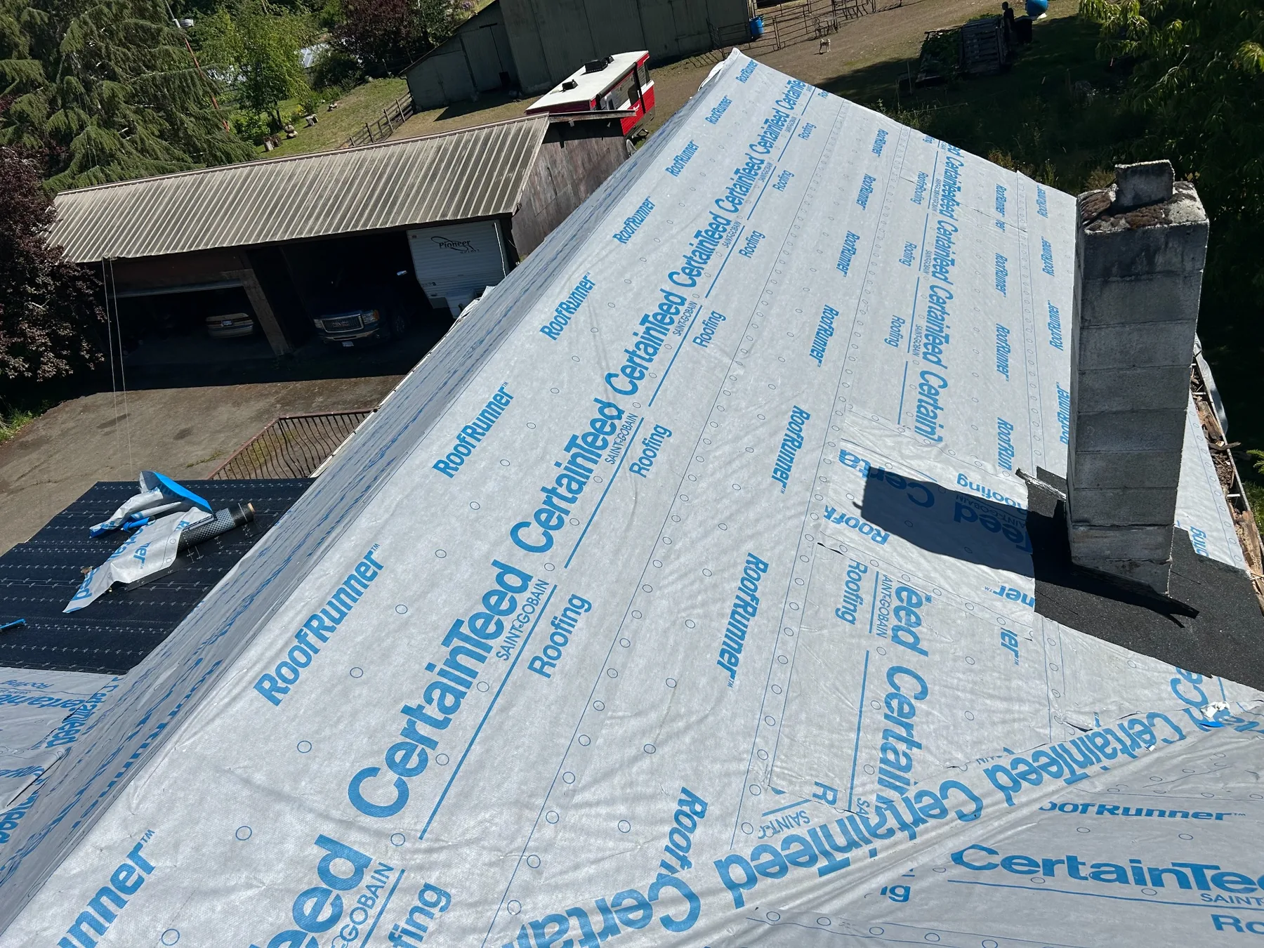 Roofing underlayment installation